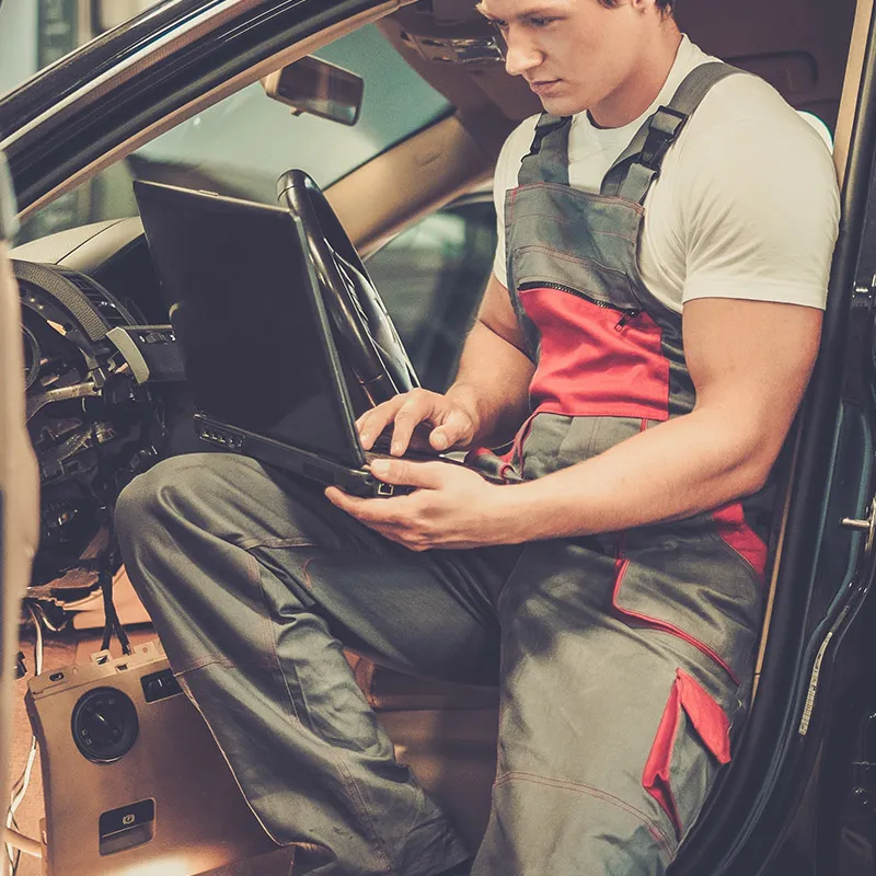 Mechanic on a laptop